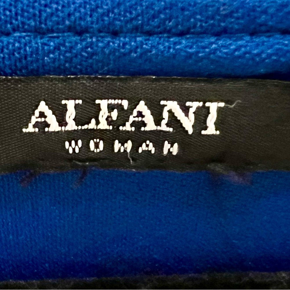 Alfani Bright Blue Top w/ Bell Sleeves Sleeves size 1X - Picture 4 of 4